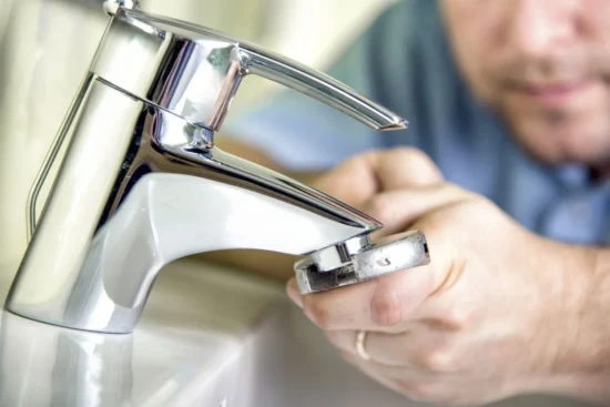 changement robinet mitigeur de salle de bain